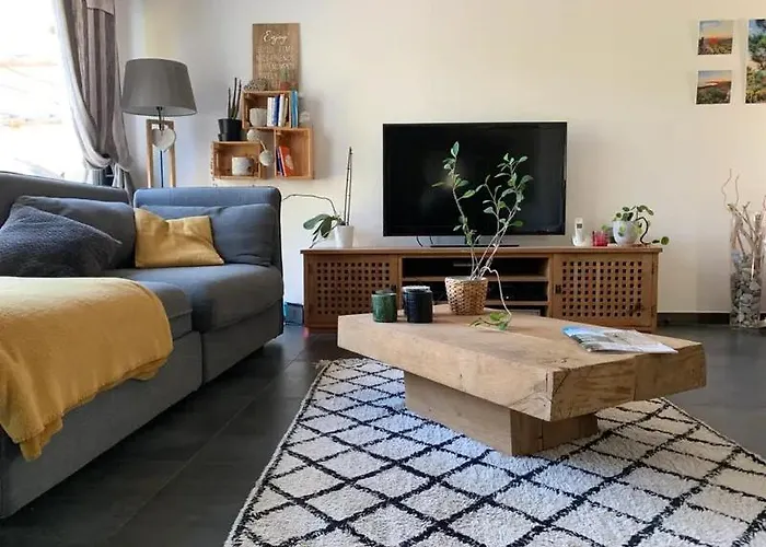 Bright On Forest Edge In بيت للعطل كافالير سور مير